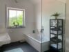 Befristet bis 31.12.2026! Traumhafte, barrierefreie DG-Wohnung mit Einbauküche und Panoramablick in Bernau am Chiemsee. - hochwertiges Badezimmer