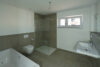 Moderne 4-Zimmer-Erdgeschosswohnung mit eigenem Garten am Mangfall-Kanal! - Badezimmer