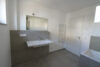 Moderne 4-Zimmer-Erdgeschosswohnung mit eigenem Garten am Mangfall-Kanal! - Badezimmer